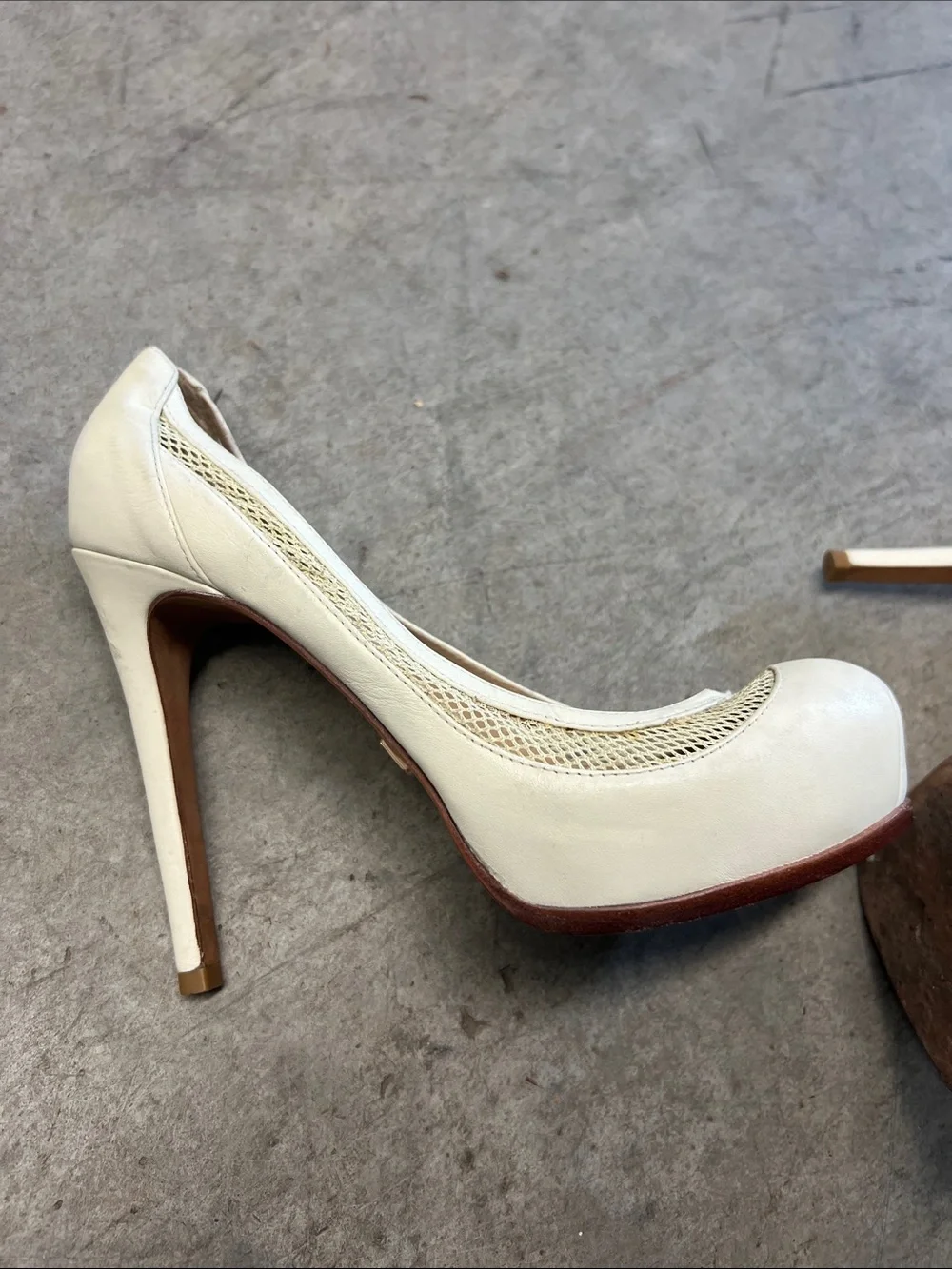 Pour La Victoire Ivory Leather & Mesh Round-Toe Flats
